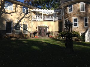 The front view of the bed & breakfast.