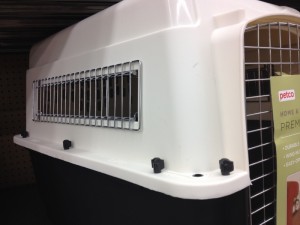 Ventilation on 4 sides. Bolted together. NO clips nor snaps.